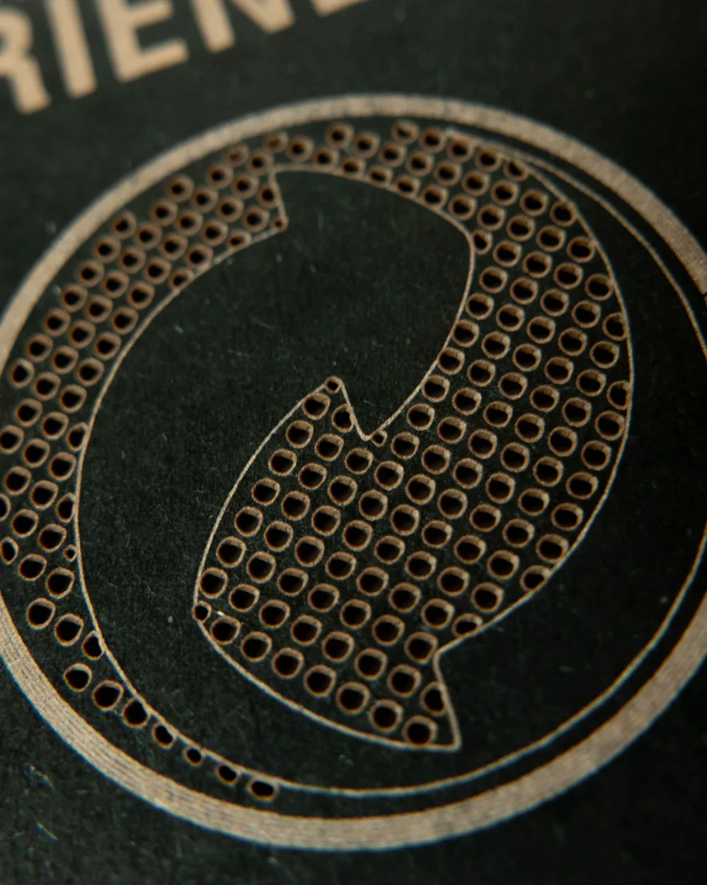 Processo di stampa laser che evidenzia la precisione e la qualità superiore dei dettagli.