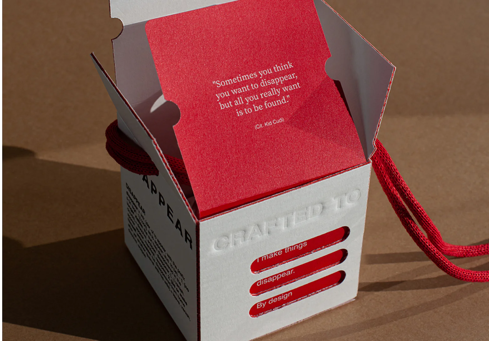 Packaging ecosostenibile 'crafted to disappear', realizzato con materiali biodegradabili e compostabili.