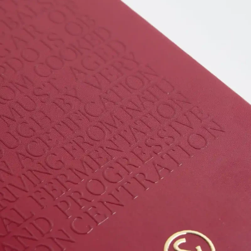 Astuccio automontante con fondo lineare rosso vino