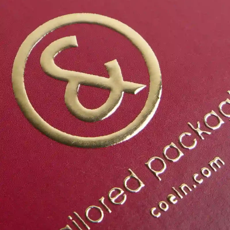 Astuccio con stampa a rilievo oro