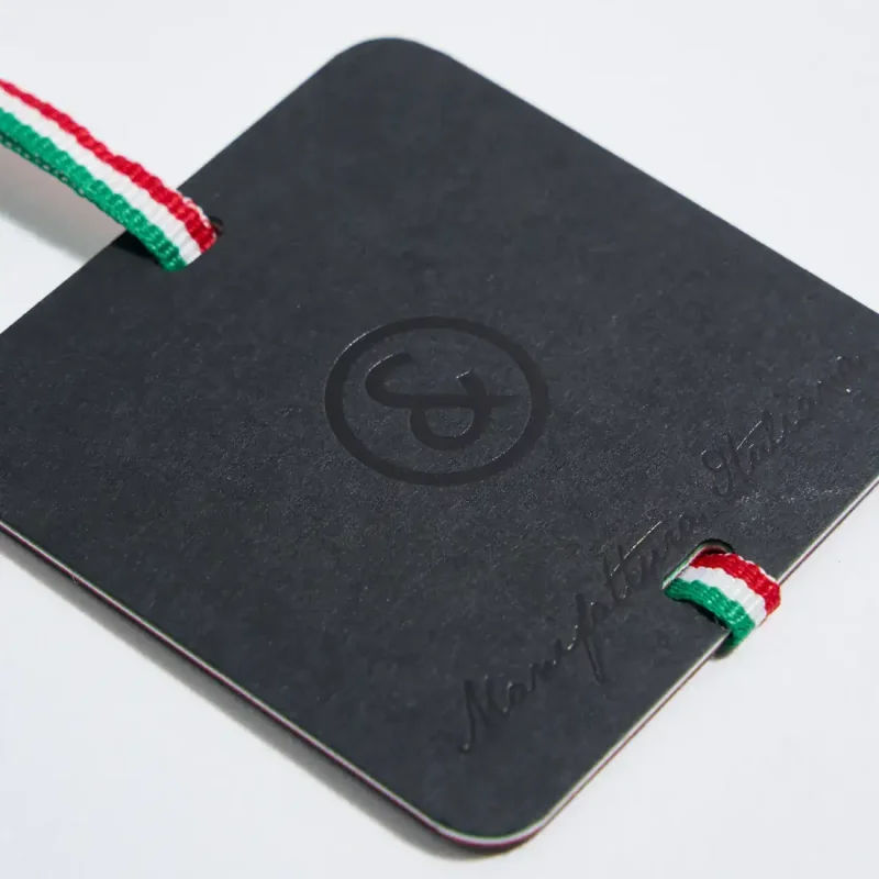 Cartellino accoppiato a sandwich tricolore