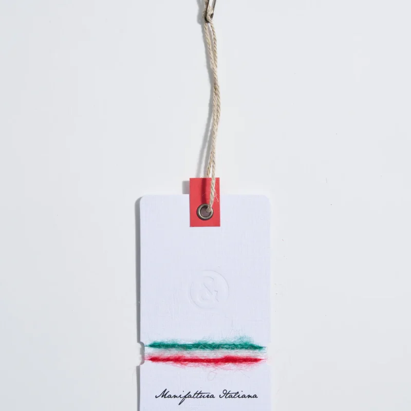 Cartellino tricolore con occhiello brunito