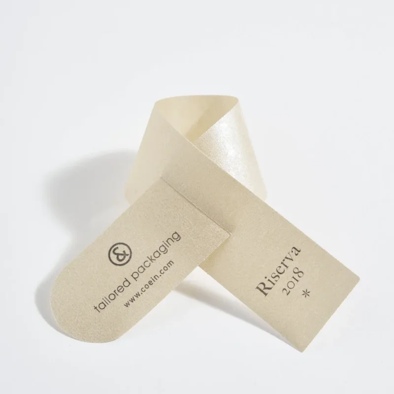 Collarino bianco panna della riserva del 2018