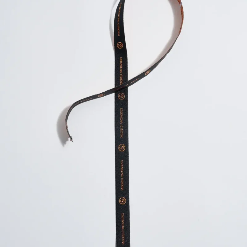 etichetta-tessuta-adesiva-in-bobina