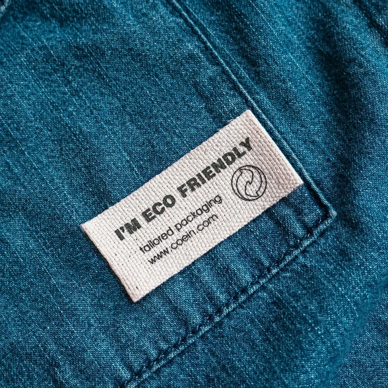 etichetta-tessuta-su-jeans