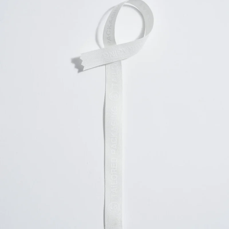 nastro-tessuto-bianco-su-bianco